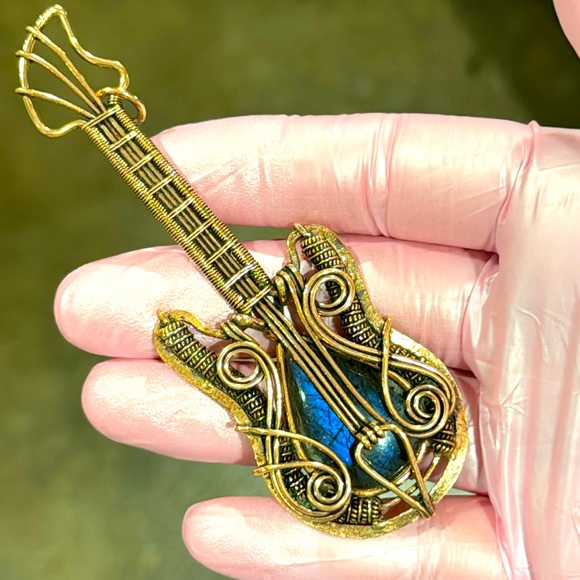 Copper Wire Wrapped Guitar  🎸 Pendant with Blue Labradorite Gemstone - Picture 1 of 3
